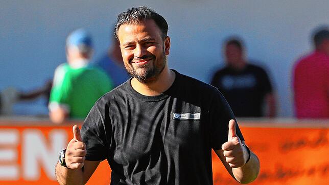 Derzeit allen Grund für gute Laune: Ertan Tasdemirci, Trainer des Spitzenreiters aus Stockach.
