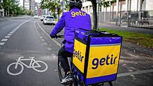 Während des Lockdowns lief es noch: Ein Fahrer des türkischen Lieferdienstes Getir fährt mit seinem Fahrrad durch die Berlin.