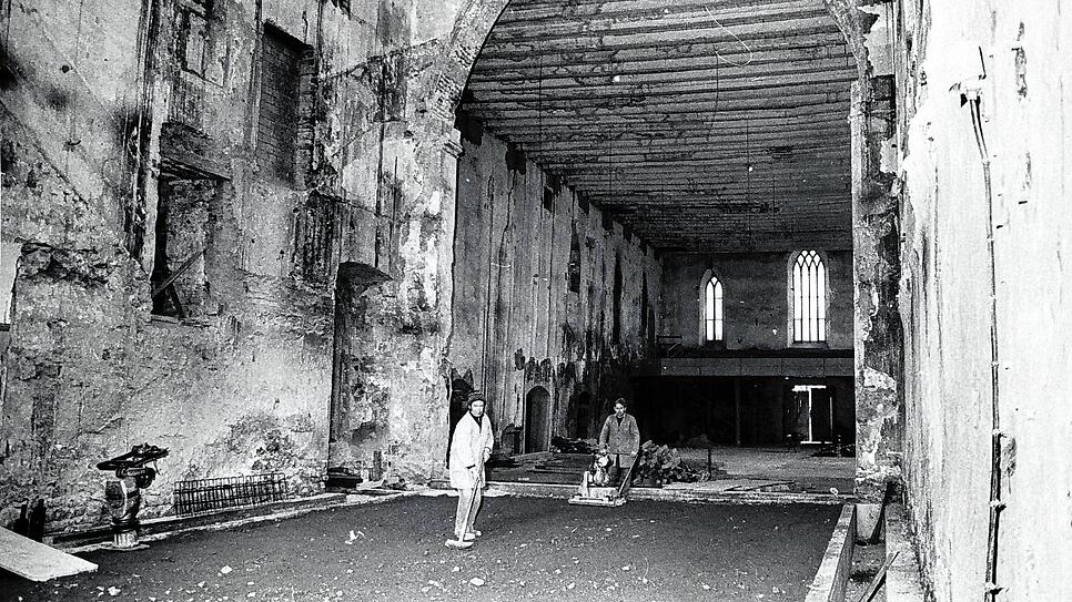Ende der 1970er- und Anfang der 1980er-Jahre muss das frühere Franziskanerkloster aufwendig saniert werden – hier ein Blick ...