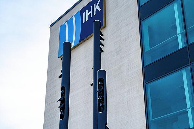 Die Parkplatzbeleuchtung vor dem Gebäude wurde von der Villinger Firma Hess geliefert. Sie bietet modernste LED-Technik und erzeugt ...