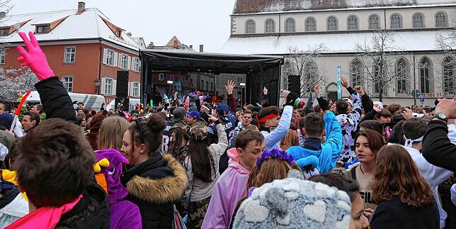 (Archivbild) Schon seit Jahren – wie hier 2018 – wird auf dem Stephansplatz eine Party für Jugendliche organisiert, die von ...