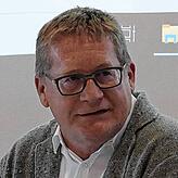 Planer Gerhard Lutz stellte den Entwurf zur Umgestaltung der Ortsmitte von Altheim in der Gemeinderatssitzung am vergangenen Dienstag vor.