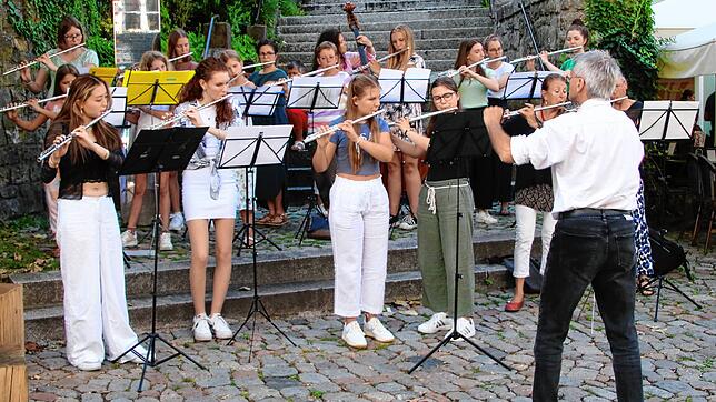 Herbert Gramsch verabschiedet sich mit einem Flashmob in der Fußgängerzone Tiengen.
