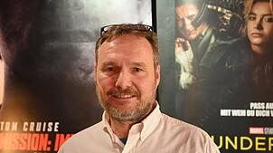 Thomas Lailach, Betreiber der Cinegreth in Überlingen, vor dem Plakat für den kommenden Mission-Impossible-Film. Folgt man seinen ...