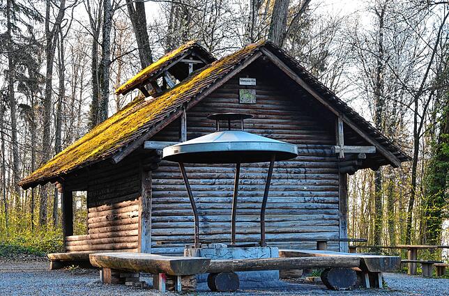 Wer die Grillhütte beim Schweppenen nutzn möchte, muss dies zuvor im Rathaus anmelden. Keiner Anmeldung bedarf es bei den anderen ...