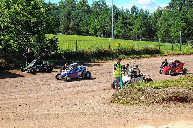 Bild 2: Das Autocross Rennen in Albbruck-Schachen endet mit einem Unfall