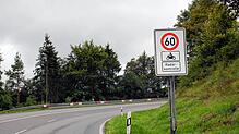 Für Motoradfahrer gilt am kurvenreichen Randenauf- und Randenabstieg der B 314 (Bild) wegen der Unfallgefahr seit geraumer Zeit Tempo ...