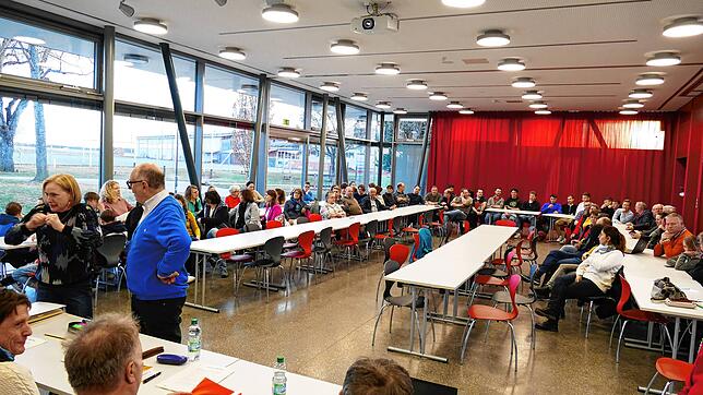 Das Interesse der Stettener Laiendarsteller ist ungebrochen. Von Jung bis Alt versammelten sich wieder zahlreiche Interessierte zu einer ...