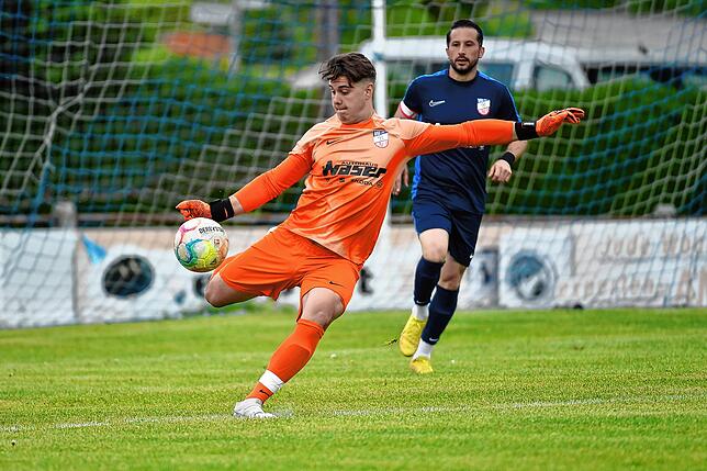 Gegentore: Patrick Eichin war im Tor des VfB Waldshut beim Bahlinger SC U23 nicht zu beneiden.