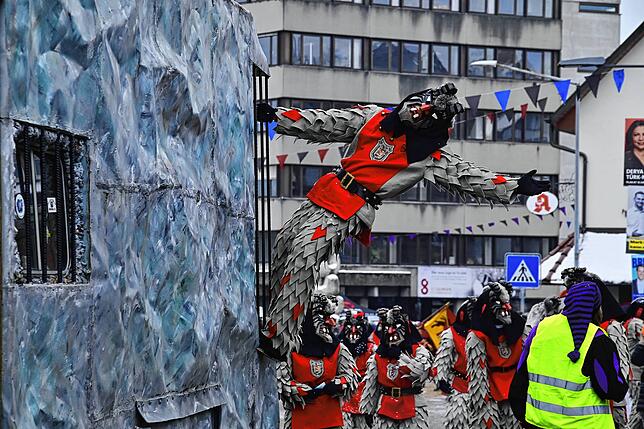 Bild 4: 75 Gruppen beim Fasnachtsumzug in St. Georgen: Wir haben die Bilder