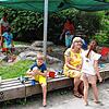 In der von der AWO betriebenen Kindertageseinrichtung &bdquo;Hoppetosse&ldquo; in der Singener Mühlenstraße erzählt die Leiterin Christa ...