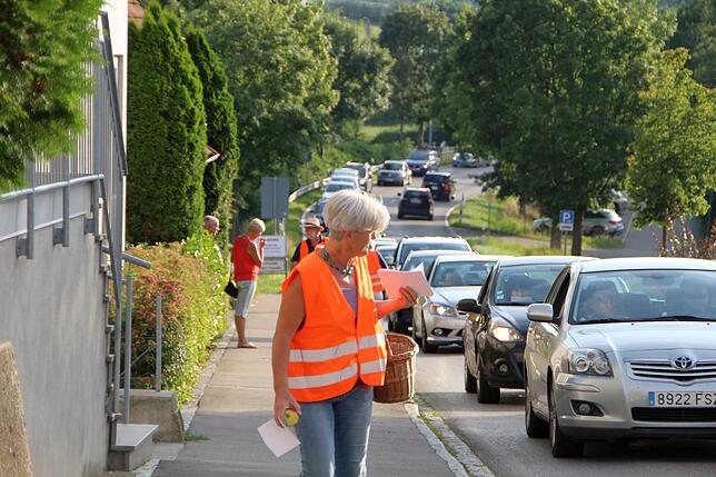 Sonntagabend um 18.56 Uhr: In der Ortsdurchfahrt des Markdorfer Stadtteils Ittendorf hat sich eine Blechlawine mit zähfließendem, ...