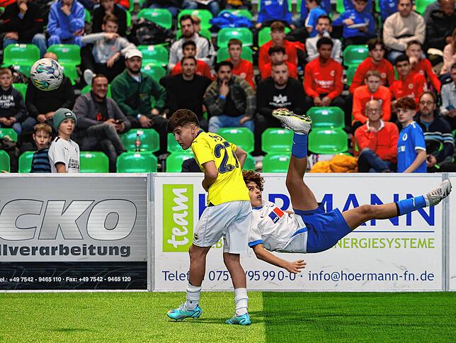Bild 12: Europas beste U-15-Fußball-Teams in Friedrichshafen! Unsere besten Bilder vom MTU-Cup, Teil 1!