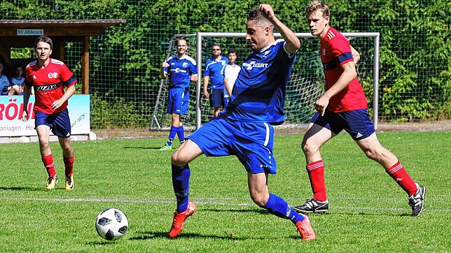 Torriecher: Lucas Jehle (vorn, auf unserem Archivbild) netzte beim 4:3-Sieg des SV Albbruck gegen den SV Stühlingen drei Mal ein.