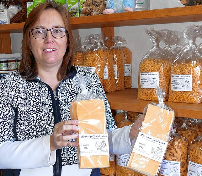 Sandra Bossenmaier mit Nudeln von Armin Brütsch.
