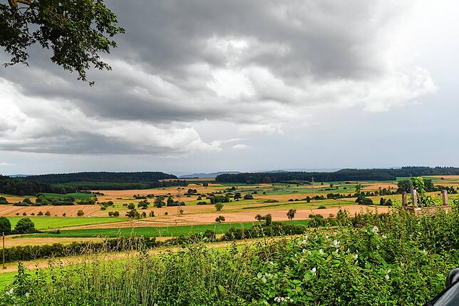 Blühende Landschaften bieten Pflanzen und Tieren Heimat. Die Landwirte sind ein wichtiger Teil der Gesamtgesellschaft, die die ...