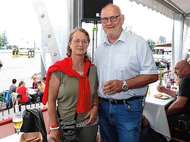 Bild 5: Sponsorenempfang beim Fest der Pferde vom Garten ins VIP Zelt