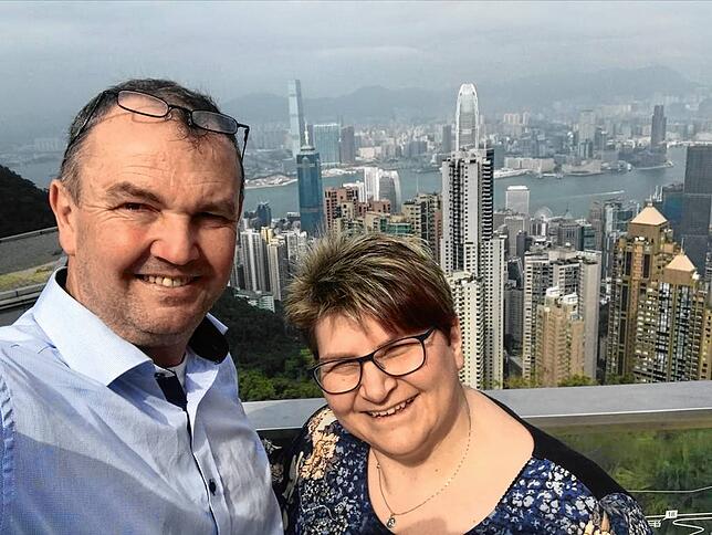 Friedel und Petra Gabele auf dem Victoria Peak in Hongkong.