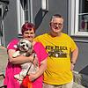 Nadine Siebert und Thomas Binkert zusammen mit ihrer Hündin Pünktchen. Sie haben über 1500 Igel gepflegt. Jetzt haben sie fünf Tipps, ...