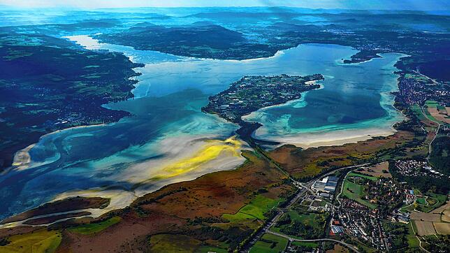 Da liegt sie, zwischen Untersee und Gnadensee: Die Insel Reichenau. Sie ist bei Touristen ebenso beliebt wie die Gemeinde Allensbach ...