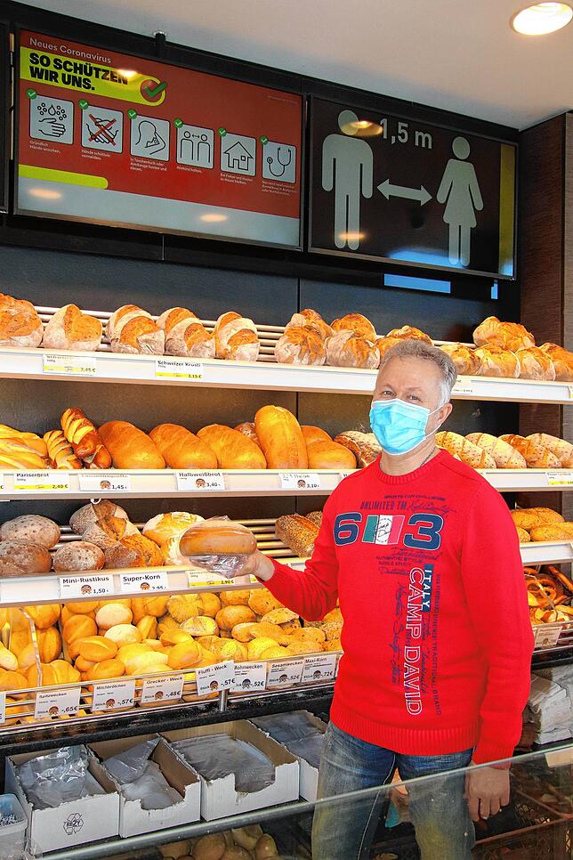 In der Bäckerei ist alles regional und ohne Zusatzstoffe. Der Teig für die Brote braucht Zeit, sagt Ralf Geiger und hofft, dass die ...