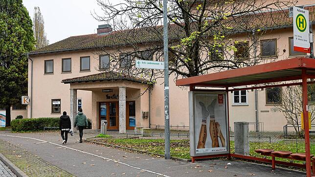 Die jüngste Diskussion im zuständigen Ausschuss des Gemeinderats zeigte: An eine Schließung des Hallenbads am Seerhein glaubt kaum einer ...