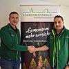 Der bisherige und der neue Geschäftsführer der Südschwarzwald Waldgenossenschaft: Norbert Schwarz (links) übergibt die Leitung an Stefan ...