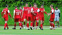 Die Spieler der SG B.A.T./Kreenheinstetten-Leibertingen feiern ihren Siegtreffer in Konstanz.