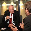 Der Schweizer Bundesrat Johann Schneider-Ammann (links) im Gespräch mit SÜDKURIER-Wirtschaftsressortleiter Walther Rosenberger. Bild: ...