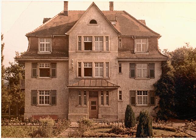 Das ehemalige Wohnhaus von Siegfried und Emilie Löwenstein in einer Aufnahme vermutlich aus den 1960er oder 1970er Jahren.