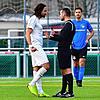Konfrontation: Bora Kalyon (links) nach der Gelb-Roten Karte im Disput mit Schiedsrichter Riccardo Lombardo beim 1:4 des VfB Waldshut ...