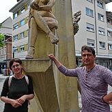 Silvia und Joachim Meißner finden den Paradiesbaum wegen seines grauen Materials nicht wirklich ansprechend. Erst nach längerem ...