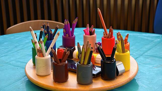 Malsachen gibt es in jedem Kindergarten. Nun fiel in Eigeltingen eine Entscheidung zur Erhöhung der Kindergartengebühren. (Symbolbild)