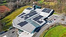 Auf dem Schwaketenbad befindet sich eine große Photovoltaik-Anlage. Sie wird mit dem Speicher noch effizienter eingesetzt.