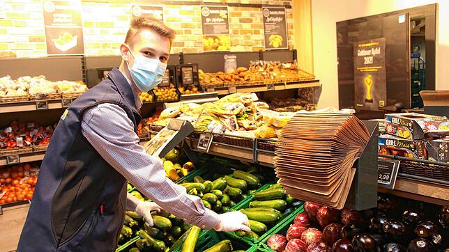 Für Jasper Florek aus Rippolingen beginnt der Arbeitstag im Schmidts Markt XL bereits um 5.45 Uhr. Solange er im Homeschooling war, ist ...