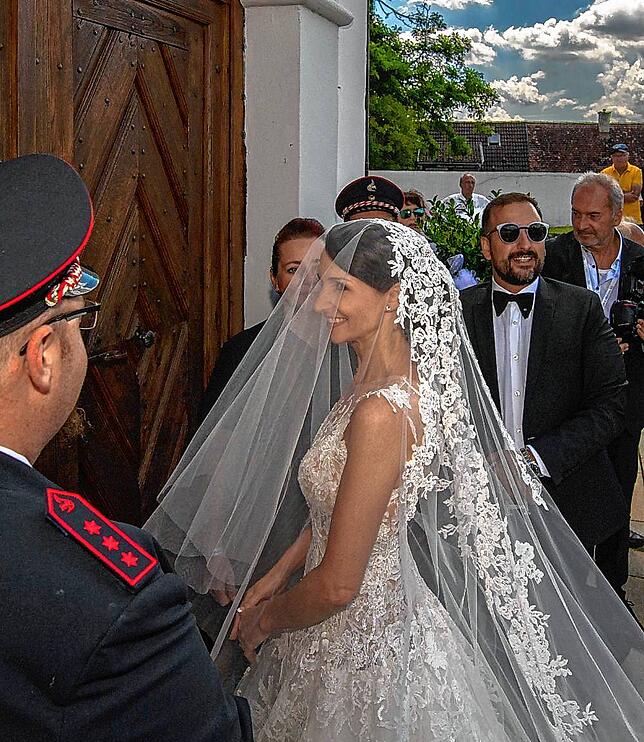 Bild 1: Anita Hofmanns kirchliche Hochzeit: Die schönsten Bilder