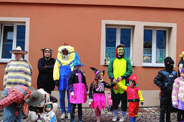 Bild 18: Beim großen Umzug Löffingen steppte der Bär