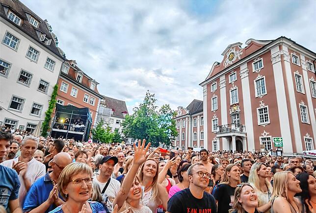 Bild 9: Johannes Oerding tritt in Meersburg auf: 4.000 Fans feiern begeistert