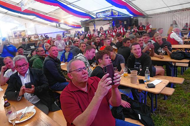 Bild 7: Bergfest in Fürstenberg: So schön ist der erste Tag