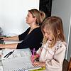 Die fast vierjährige Jana hat noch immer keinen Kitaplatz. Deshalb muss ihre Mutter Anastasia Sommerfeld sie mit zur Arbeit nehmen. ...