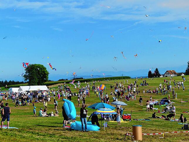 Bild 19: Bilder vom 11. Familien-Drachenfest auf dem Flugplatz in Hütten