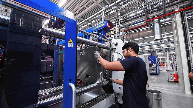 Der Konjunkturmotor stottert, immer mehr Betriebe im Schwarzwald-Baar-Kreis melden Kurzarbeit an. Diese Aufnahme zeigt die Produktion ...
