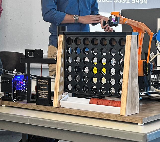 So sieht der „Vier gewinnt“-Roboter aus, den Studierende von der HTWG entworfen haben.