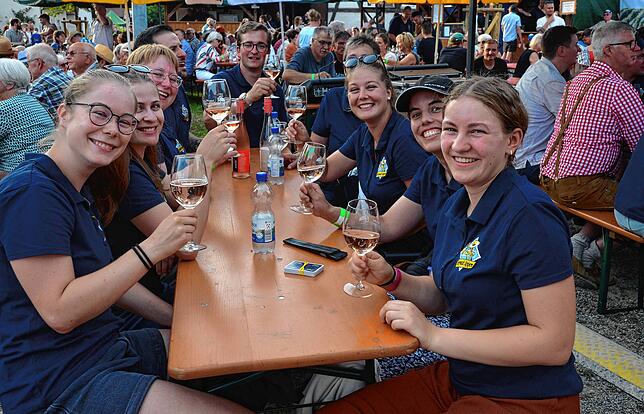 Bild 23: Beim Bermatinger Weinfest wird auch am Samstag gefeiert! Wir haben die besten Bilder – Teil 1