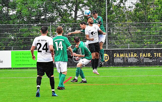 Bild 6: SV Herten bejubelt einen knappen und glücklichen Sieg bei der SG Mettingen/Krenkingen &ndash; und wir haben die Bilder!