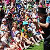 Auf dem Kinderfest am Konzertsegel faszinierte Zauberer Piccolo mit seinen magischen Tricks nicht nur die Kinder, sondern auch Eltern.