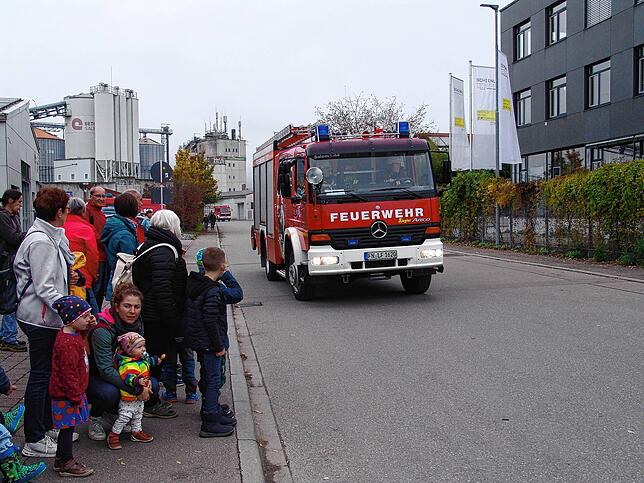 Bild 4: Feuer, Verletzte und Vermisste: Die besten Bilder von der Hauptübung der Salemer Feuerwehr