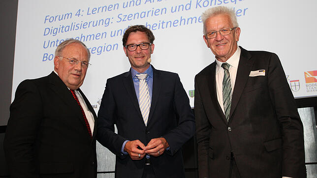 Im Gespräch: Der Schweizer Wirtschaftsminister Johann Schneider-Ammann, SÜDKURIER-Chefredakteur Stefan Lutz und Ministerpräsident ...