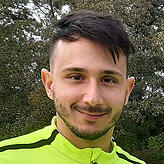 Alessandro Fiore Tapia begann in Radolfzell, wechselte später unter anderem zum SC Freiburg und zum FC Schalke 04. Seit 2019 spielt er ...