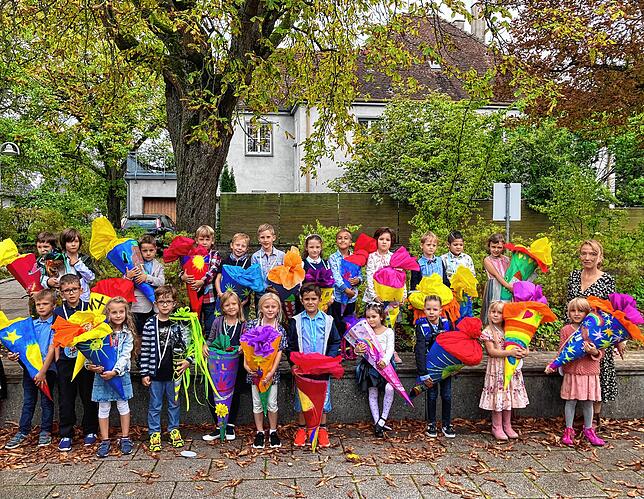 Die Klasse 1a der Gemeinschaftsschule Steißlingen mit Ihrer Klassenlehrerin Anja Rösch bei ihrer Einschulungsfeier.